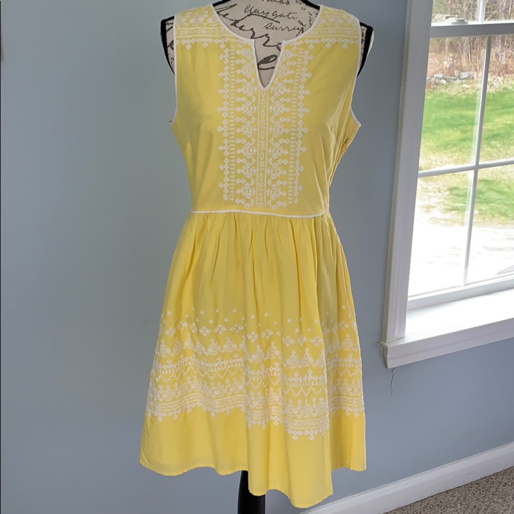 Vineyard Vines Embroidered Sleeveless Dress